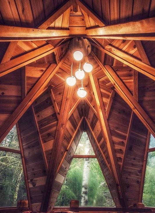 两位情侣在森林中搭个帐篷,一对情侣在大山深处打造的家