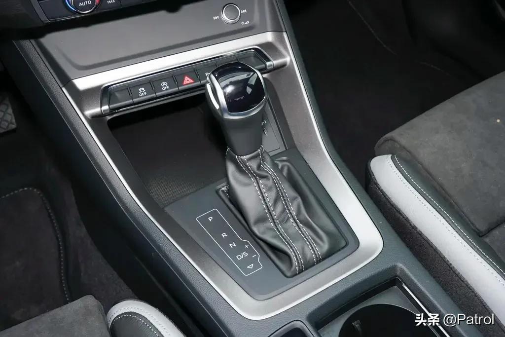 全新奥迪q3性价比,奥迪q3的35tfsi是1.4t还是2.0t