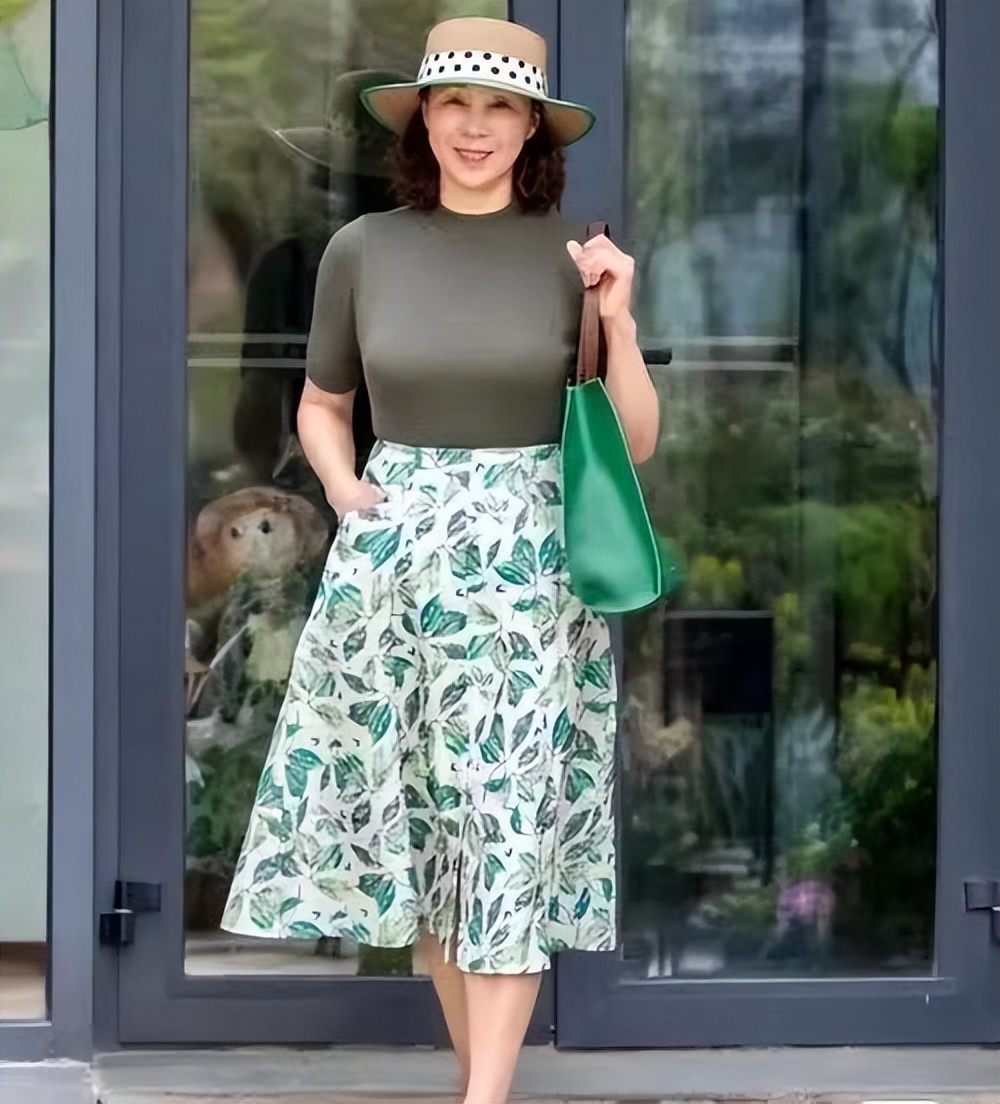 45岁的女人体重正常标准是什么,45岁女性身高165体重多少才算瘦