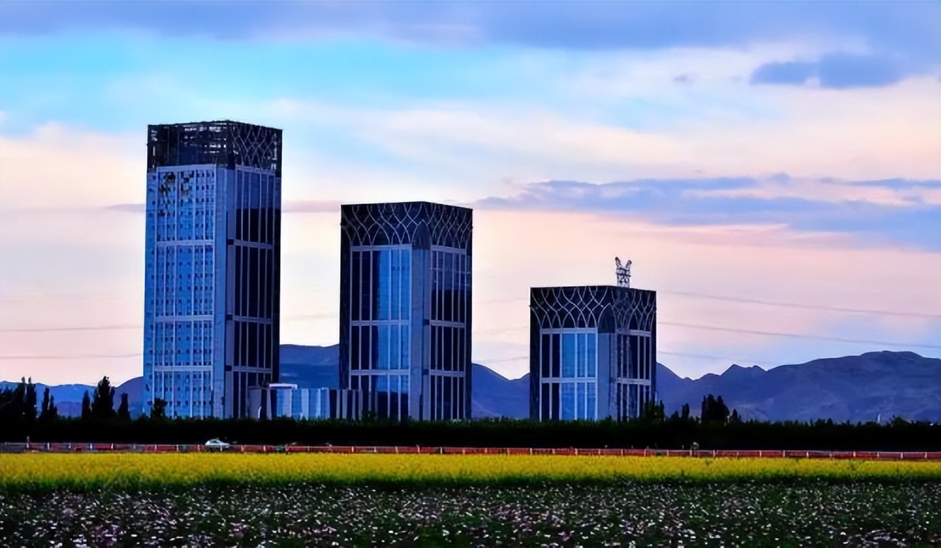 *疆新**的戈壁明珠之城，聚集的都是汉族人，成为西部百强县，石河子