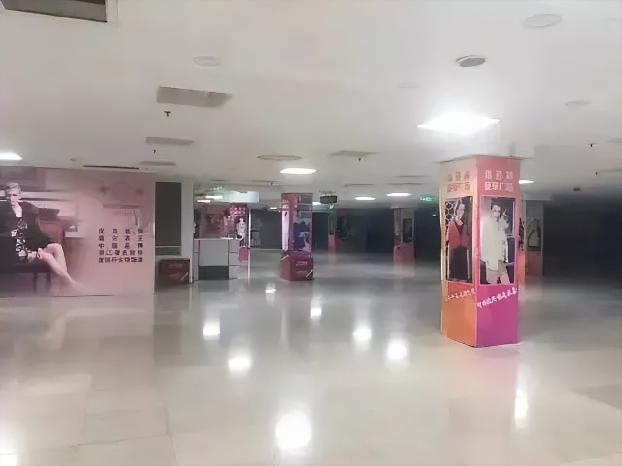 暴亏13亿，惨变空城！爆火20年的香港巨头，被内地游客抛弃了