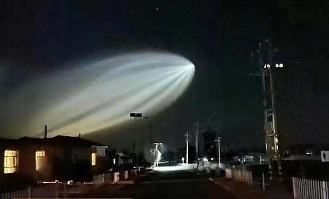 发现不明发光体疑似外星物品,太阳附近发现不明外星体