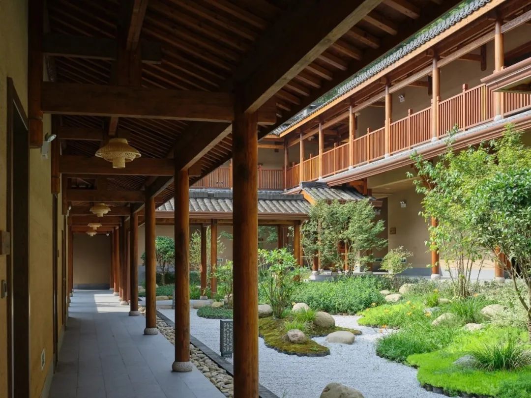 石台聚龙牯牛降酒店品牌定位,牯牛降聚龙大酒店野奢大床房