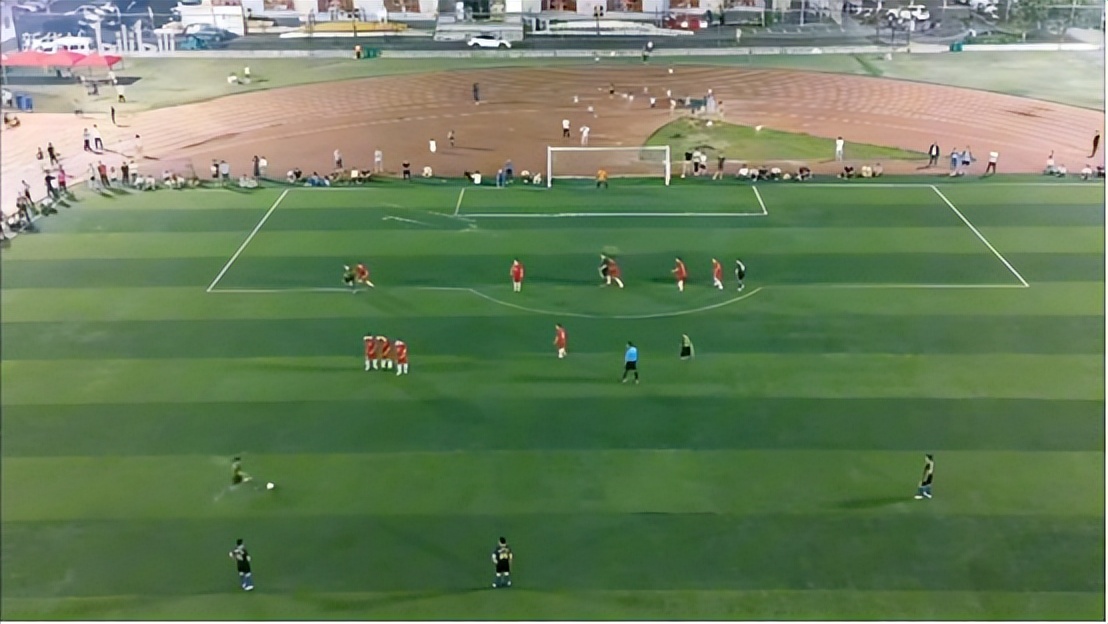 贵州村超对比国足停球,外国网友评论贵州村超火遍全球