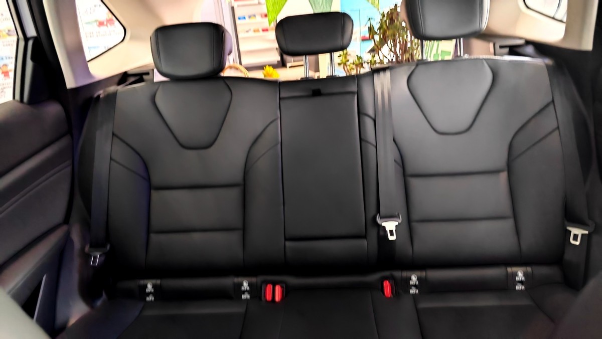 哈弗枭龙max空间宽敞智能配置丰富,哈弗枭龙max4驱