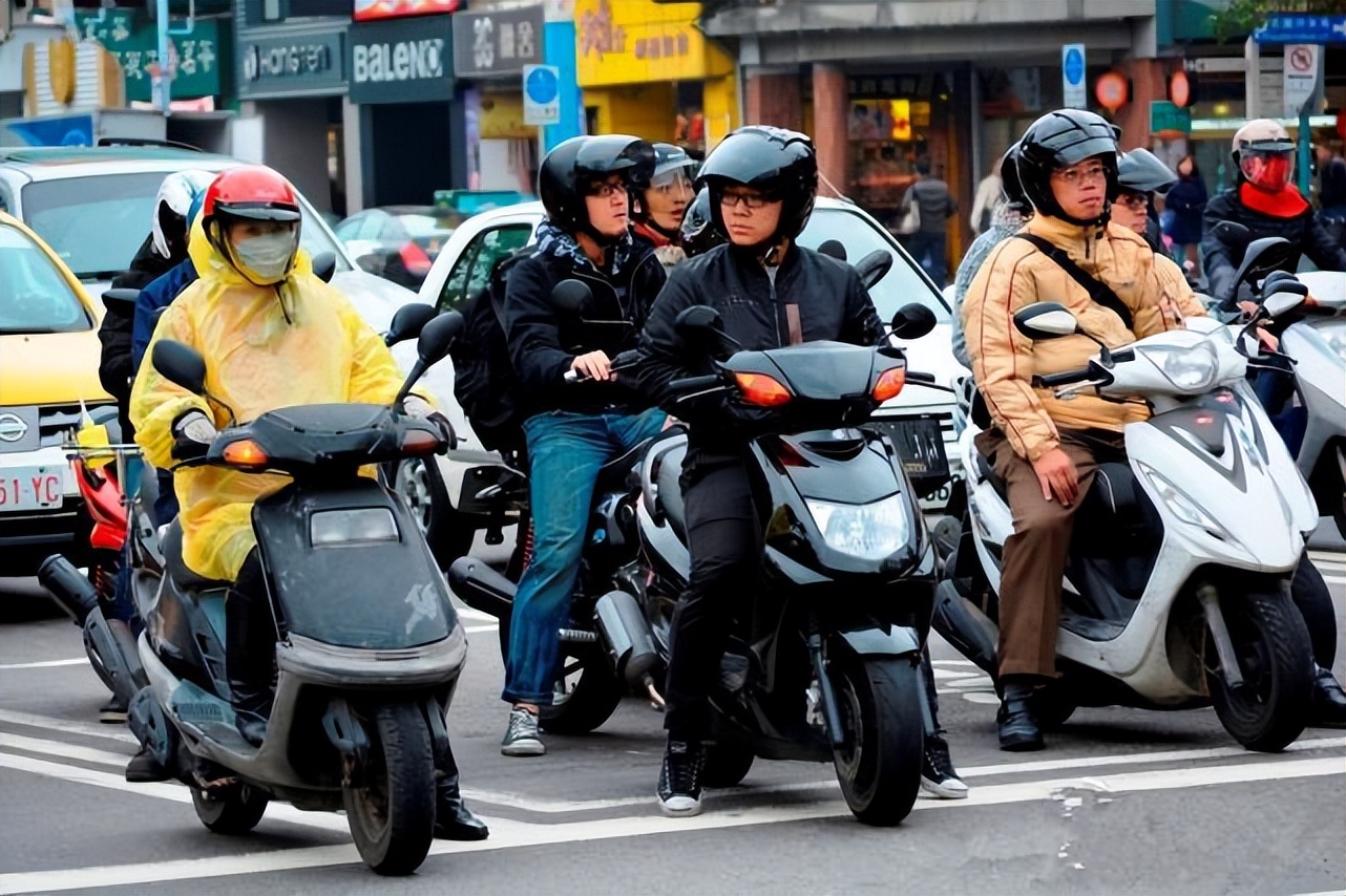 重庆被誉为“摩托之都”，明明是个大城市，为何多年来数量过百万