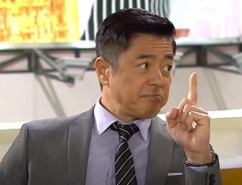 59岁张耀扬自驾游澳门！须发皆白仍有型，边骑单车边玩手机引担忧