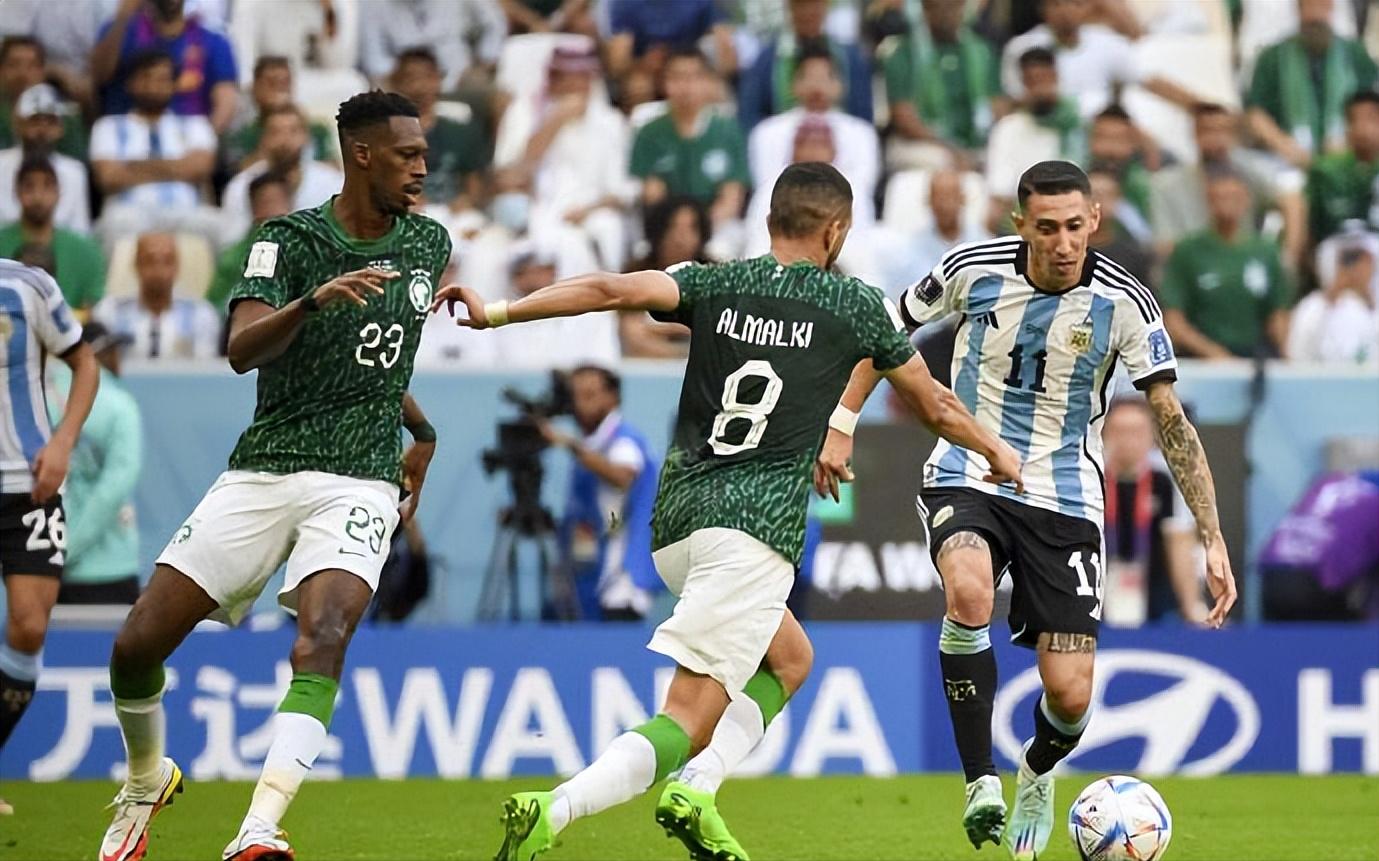 什么是越位足球比赛,什么是足球的越位