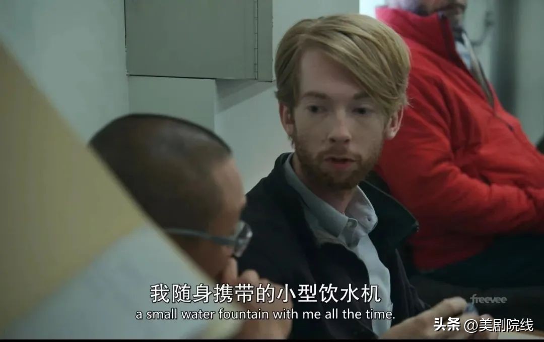 刚播出一集就拿下9.4分,一集拿下艾美奖