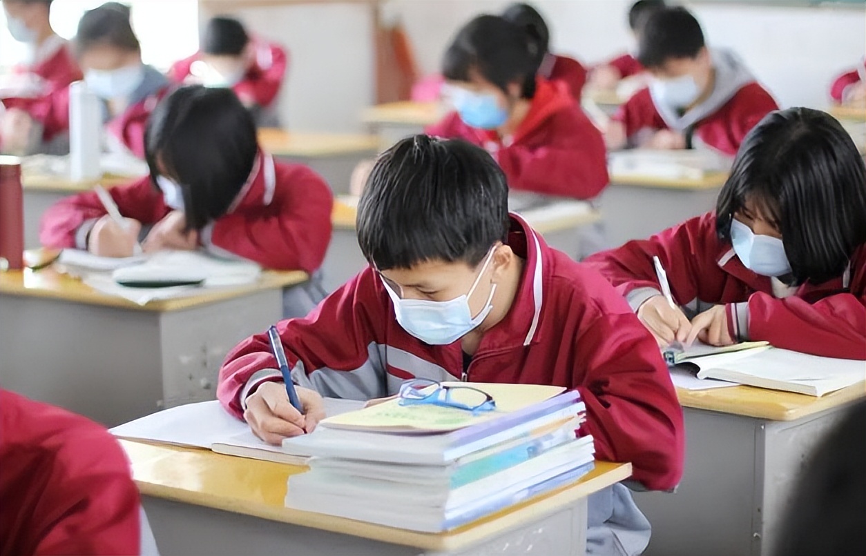 “建议取消中考并缩短学制”，人大代表这一提议，深受家长支持