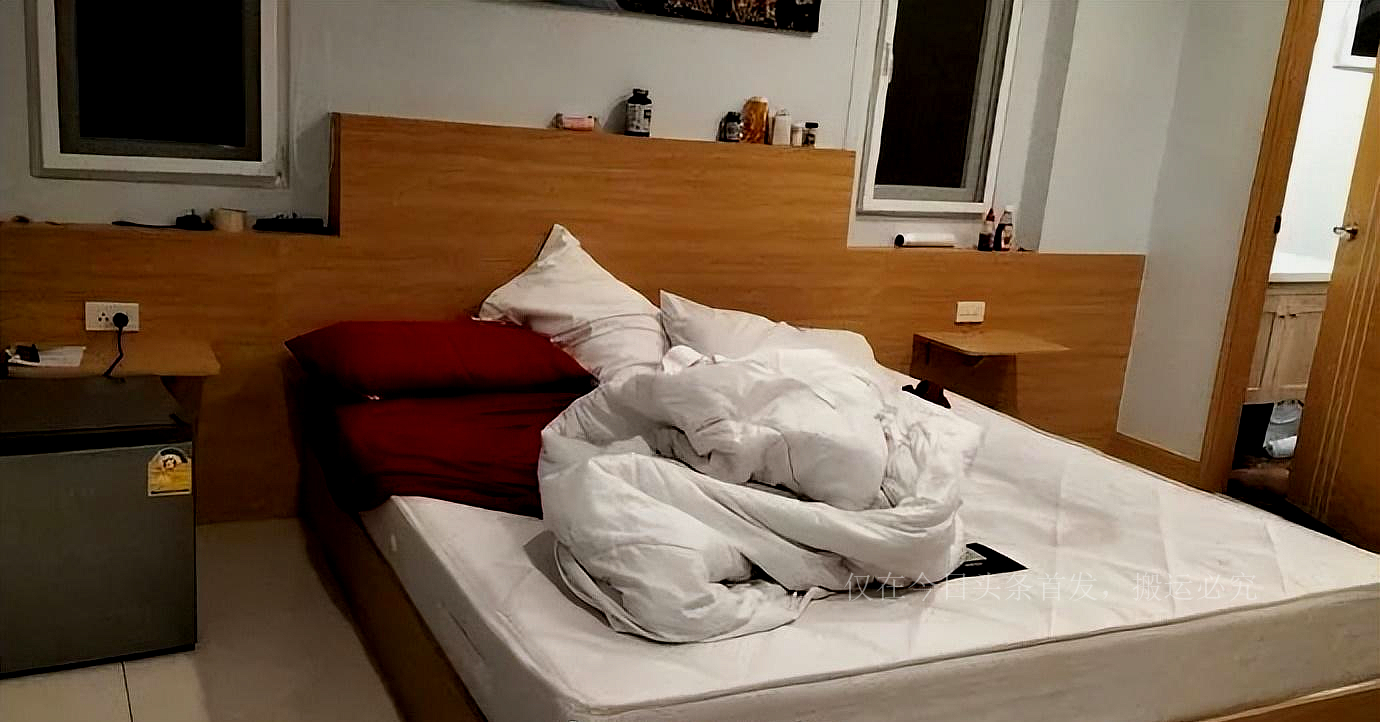 美国网红在芭提雅豪宅内身亡被发现时衣不蔽体，满屋血迹。