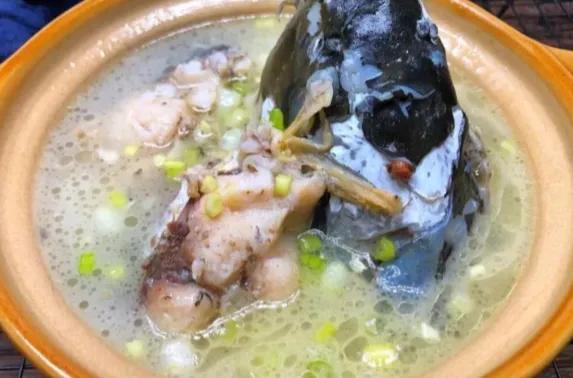 鱼汤炖什么好喝又营养价值高,鱼汤这样炖才最鲜美营养回味无穷