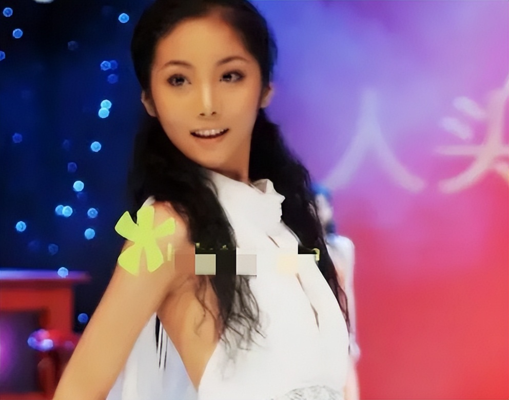 闺蜜花20万试管生混血宝宝视频,30岁女模特试管生下混血三胞胎