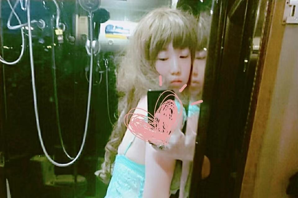 *筱雨张**：知名人体模特，曾超越刘亦菲，如今成为路人甲