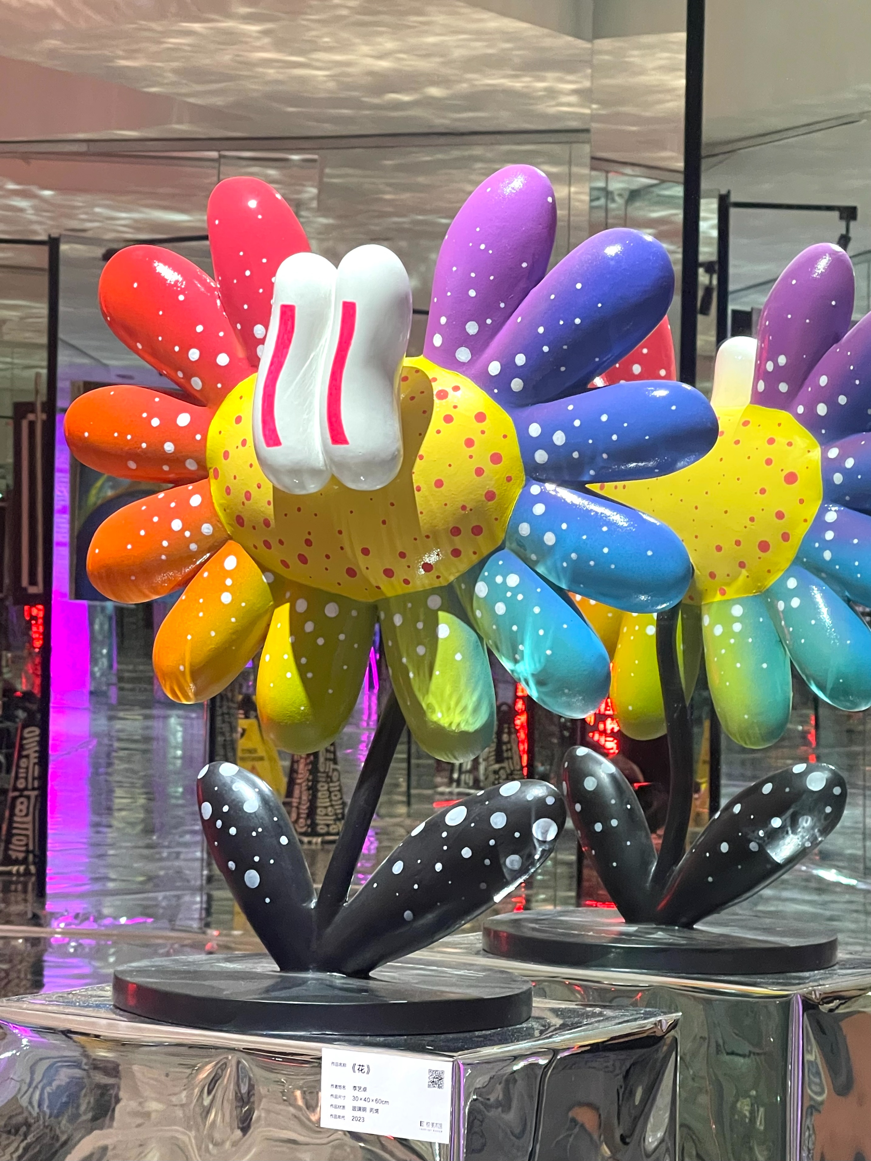 王艺达策划的首个群展“竟在桃花源”开幕，探寻心中的桃花源