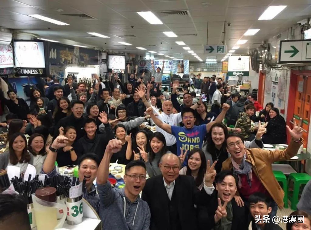 一家店铺宣布关门整条街,一家店突然停业了