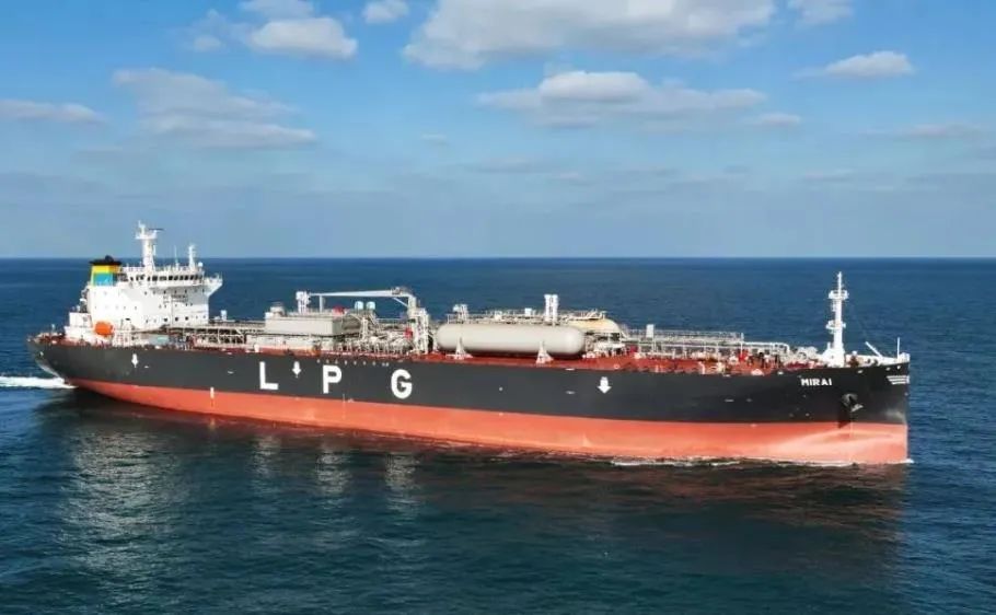 全球首艘液化气船,全球首艘超大型液化气船交付给谁