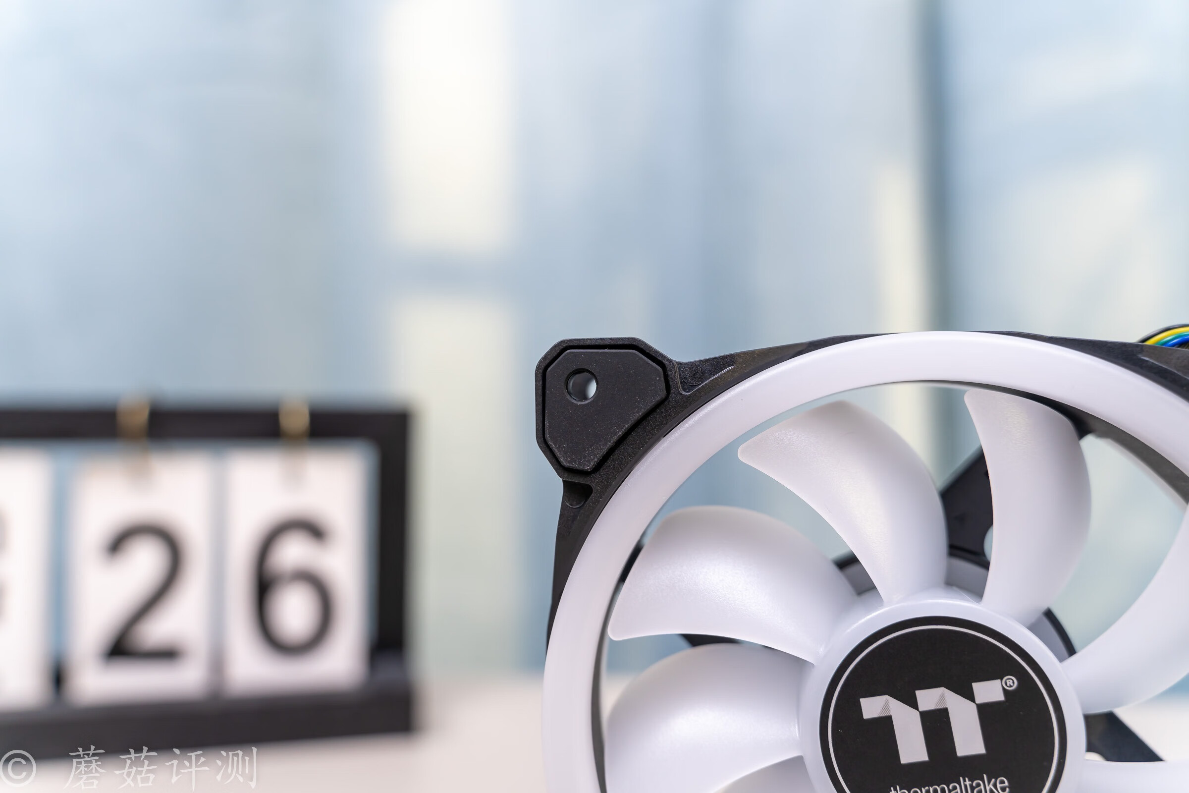 一正一反，轻松定义你需要的风扇风向，Tt耀影SWAFAN12机箱风扇