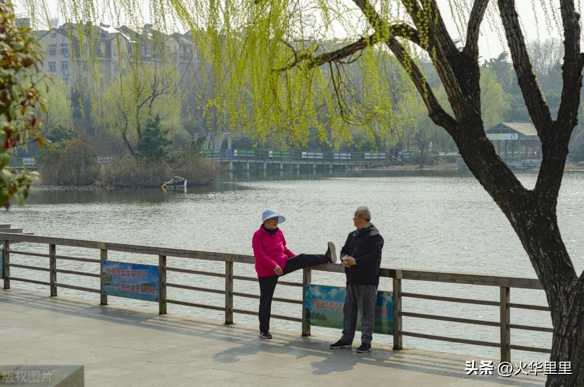 不用彩礼，做了上门女婿，岳父每月倒贴5000让我给他养老，我不干