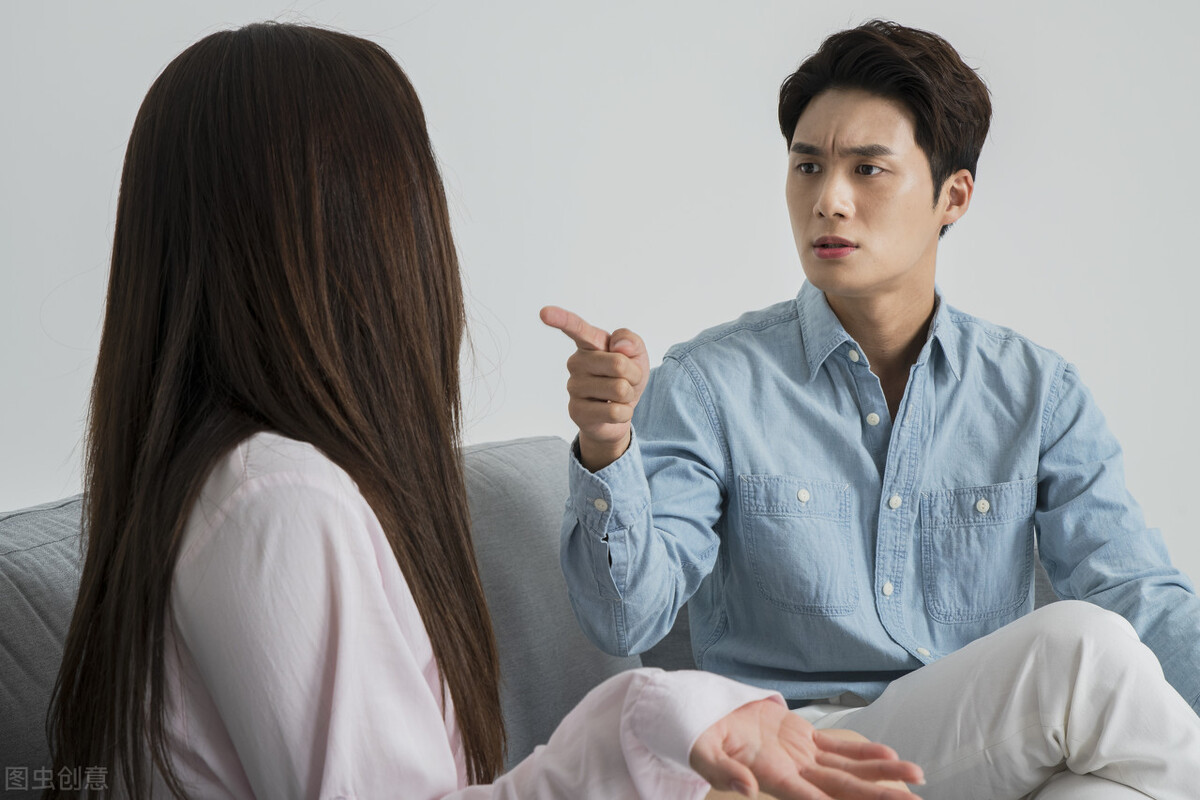 32岁女人哭诉男闺蜜受伤去照顾,30岁女人哭着被抛弃