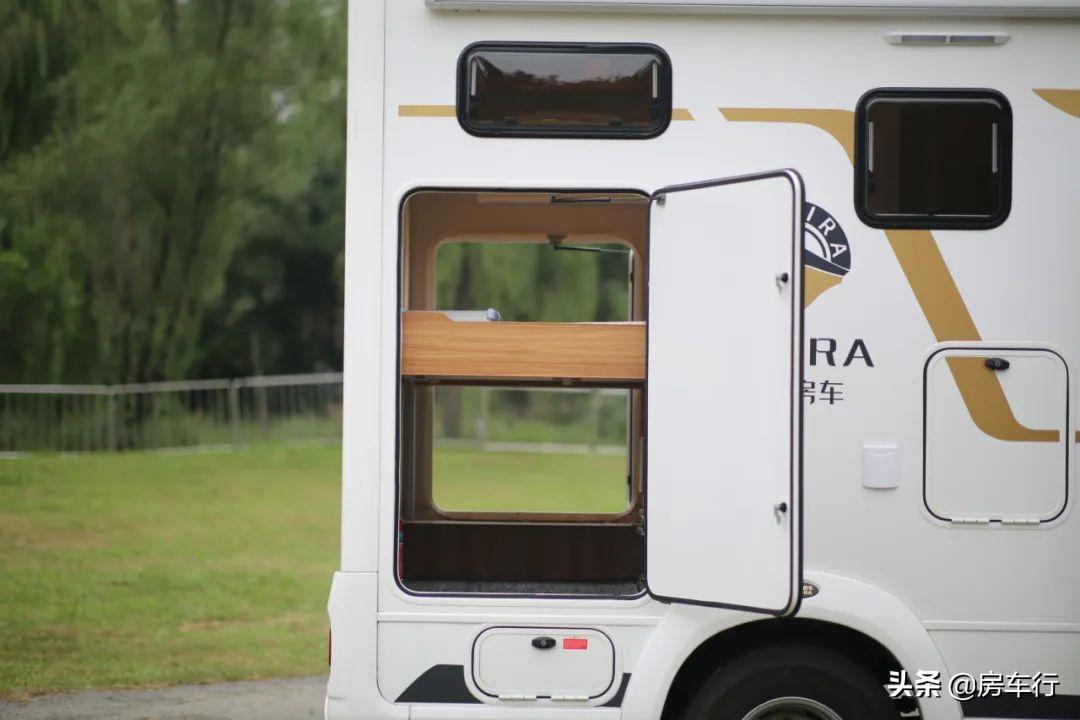 上汽跃进s1002.3t平头轻卡房车,2021年可可西里轻卡5.2t房车