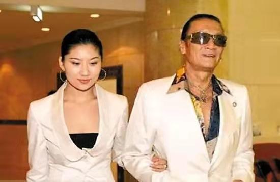 被谢贤养了12年,用青春换来2000万,如今35岁的Coco怎么样了?