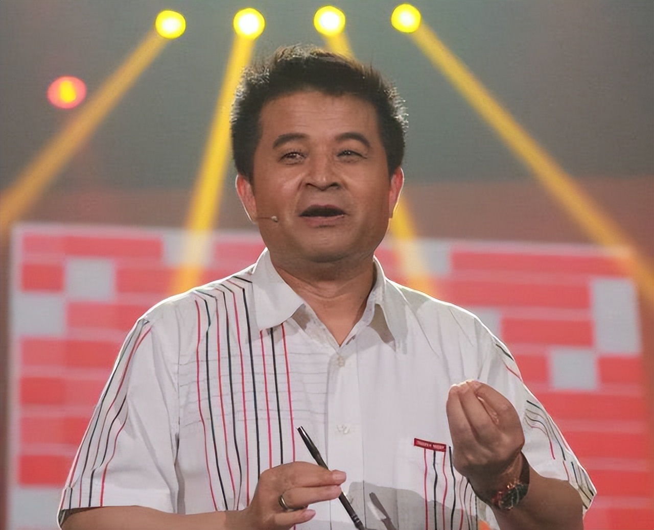 64岁毕福剑，也走到了今天，如此“落魄”