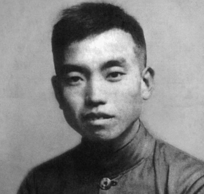 萧克资历仅次于贺龙，为何只被授予上将军衔？毛主席这招实在是高