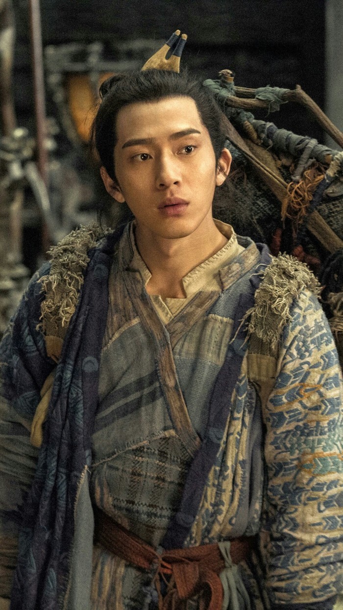 井柏然奶奶养大父母认亲视频,井柏然成为大明星后父母再来认亲