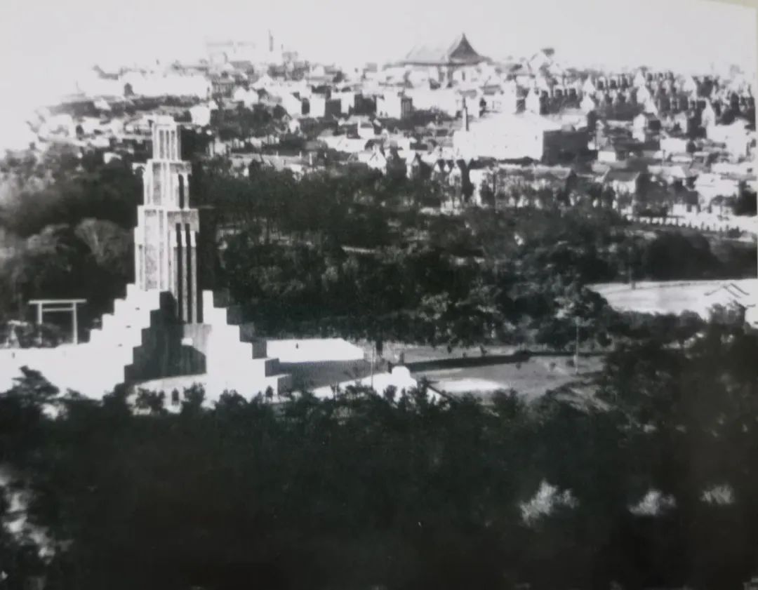 劳动公园的大足球在哪,劳动公园的大足球是干什么的