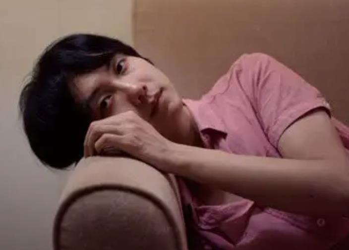 刘霆16年前背母上大学感动全国,背母求学的刘霆为什么变性