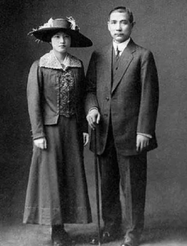 宋庆龄逝世前最后一张照片：无儿无女，保姆担起她的所有后事