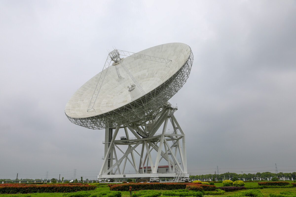 飞机在天空中飞行靠什么确定航线,飞机在天上飞行有哪些技巧
