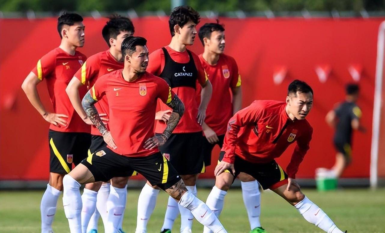 中国足球再遭打击,中国足球被触底反弹