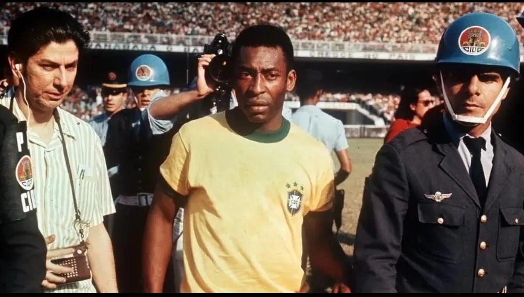 球王贝利病情恶化,球王贝利败得最惨的一战