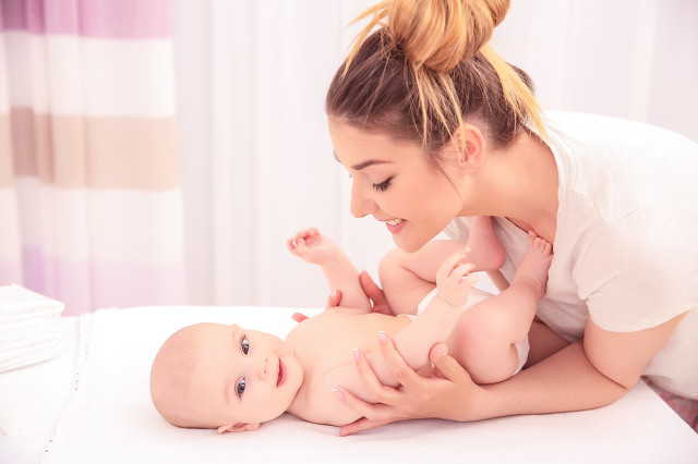 如何帮助宝宝分白天黑夜,如何让婴儿白天黑夜调整过来