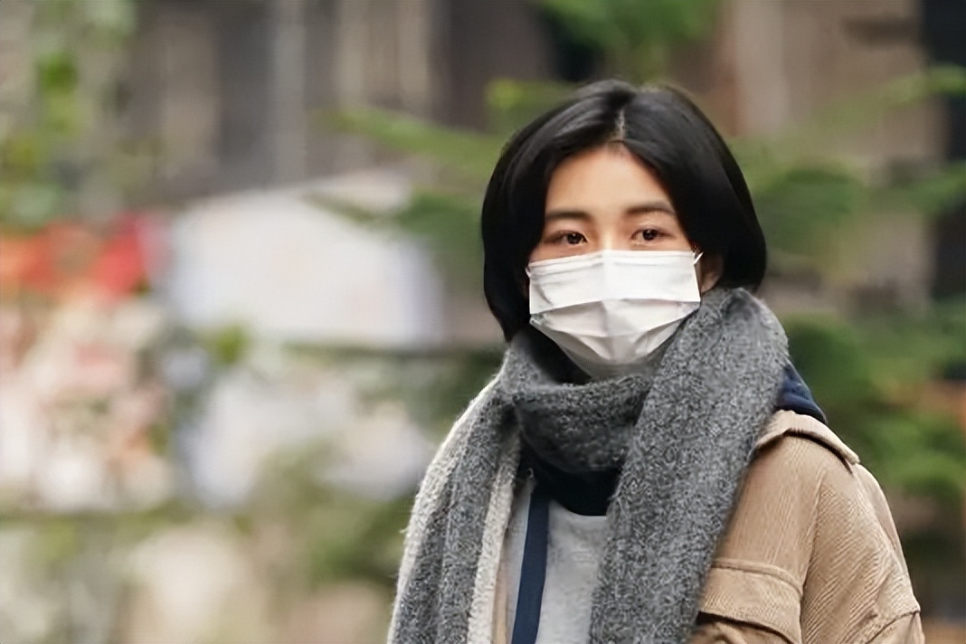 寻求集体认同的救助者，是生与死的过渡性标准，连通众人伦理情感