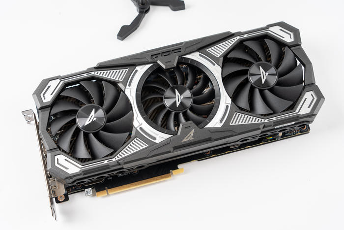 微星z690刀锋可以用1070ti吗,微星z690刀锋钛对比吹雪