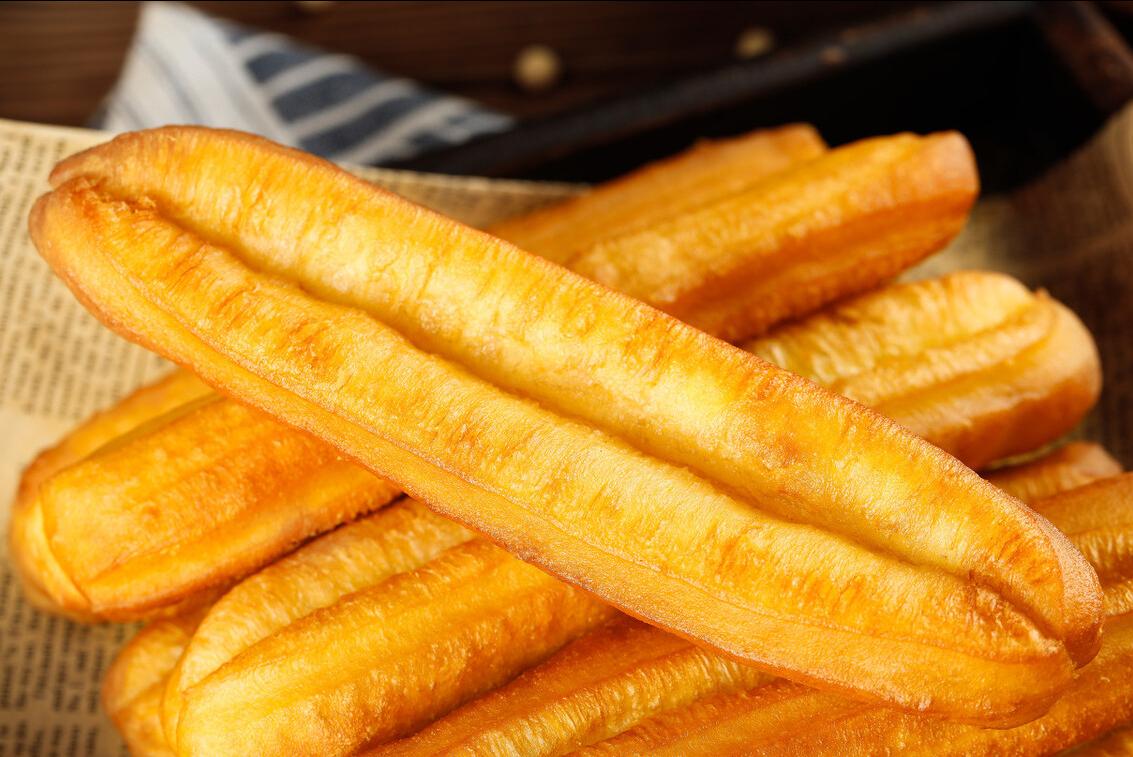 炸油条不用撒面粉,炸油条怎么不用明矾了