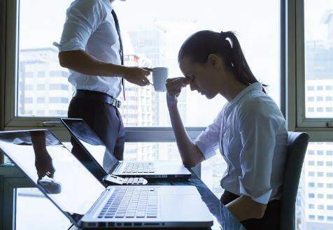 现代年轻人的围城：28岁女生辞公务员工作考研，毕业后重新考公