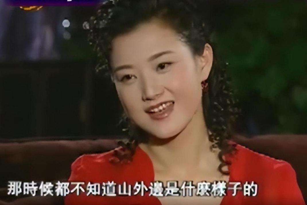 歌唱家*祖英宋**:和丈夫分居8年，39岁高龄产子，57岁身材好似少女