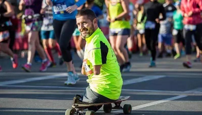 不得不服！他们比日足还热血，盘点跑圈11月又燃又励志的跑马故事