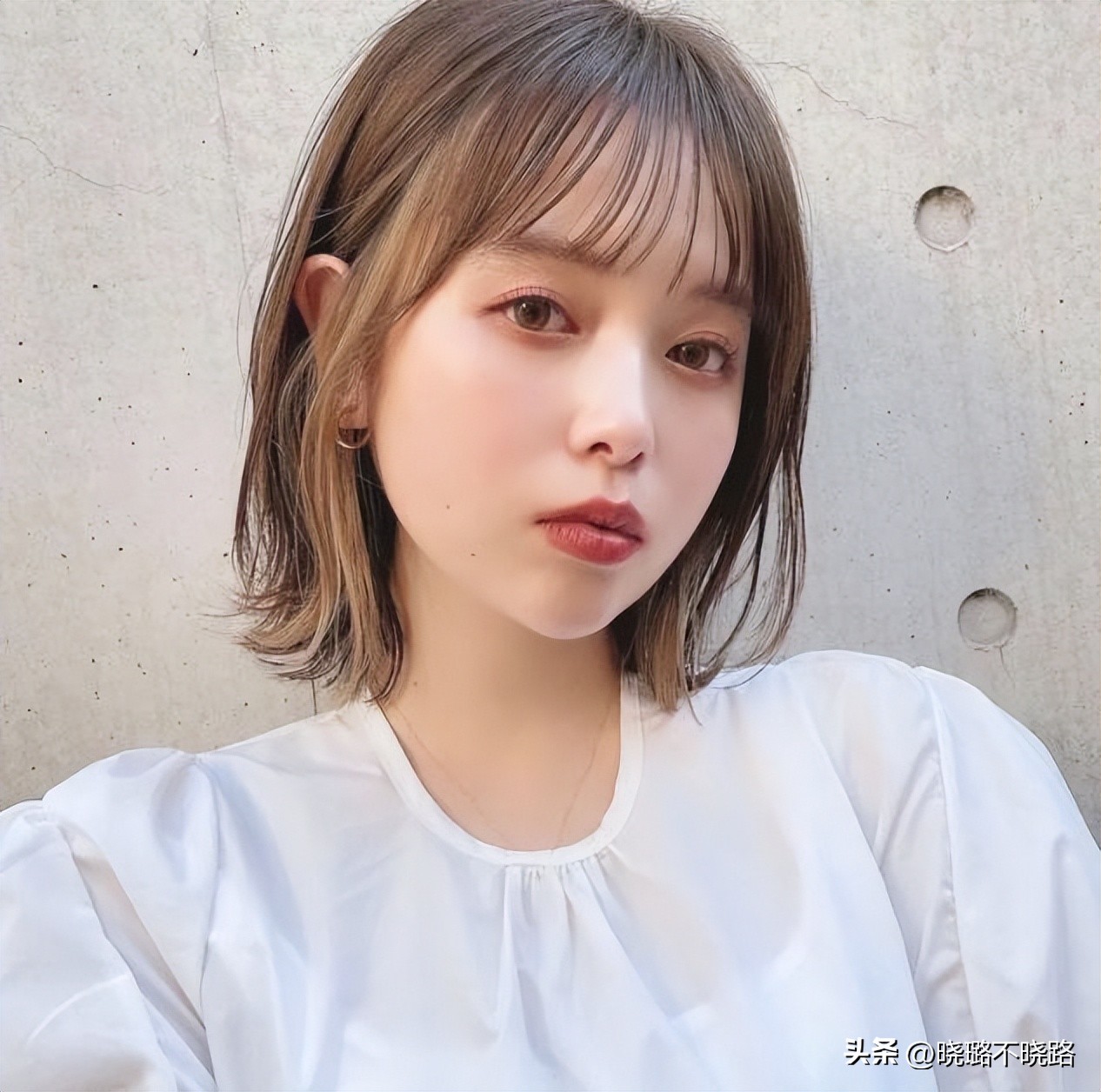 流行女款露耳烫发,2019流行发型中年女烫发