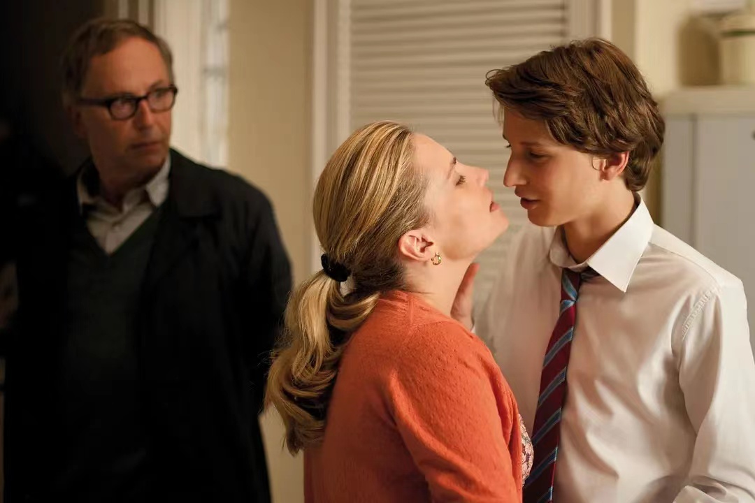 法国关于*窥偷**的电影，男主竟和同学母亲还有老师妻子发生这些事