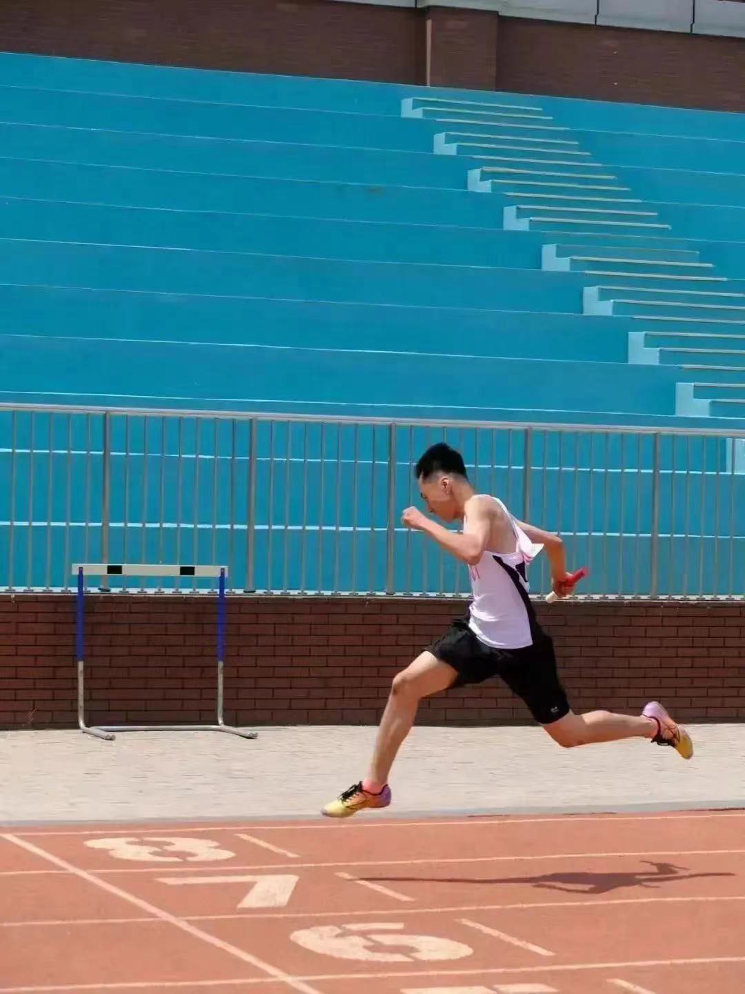 校园运动会开幕式展现青春活力,校园阳光体育运动会