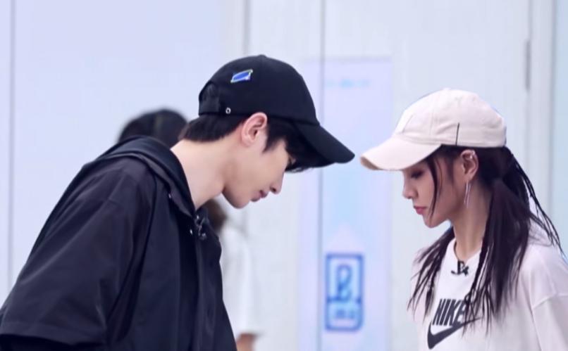 新人到巨星，蔡徐坤用了3年，从顶流到塌房，却只花了1天