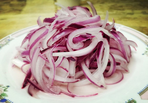 母狗尿尿带血是怎么回事,养宠小知识狗撒尿有血怎么治疗