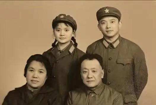 王刚砸破两亿国宝,王刚曾失手砸碎2亿古董是哪一期