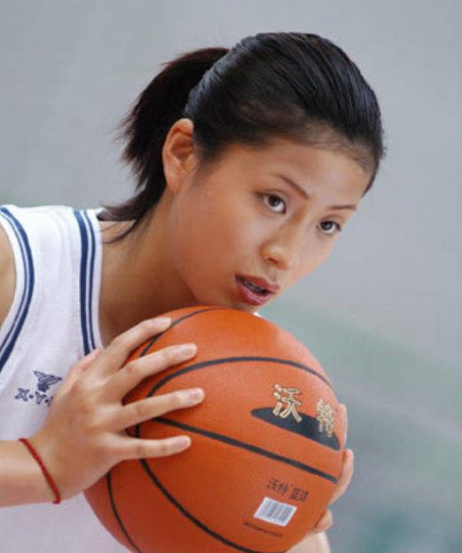 篮球巨星姚明现在的年龄有多大了,姚明为什么退役六年才入选名人堂