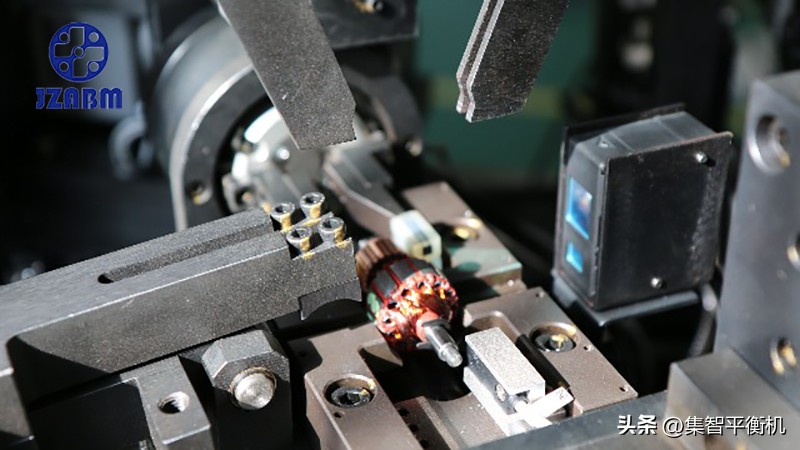 全自动平衡机调节,两工位平衡机平衡量计算方法